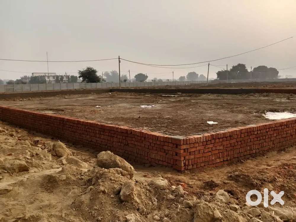 लखनऊ कैंट के नजदीक सुल्तानपुर हाईवे खुरदही बाजार के पास प्लॉट ले बैंक