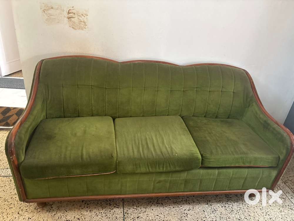 5 seater sofa set with table