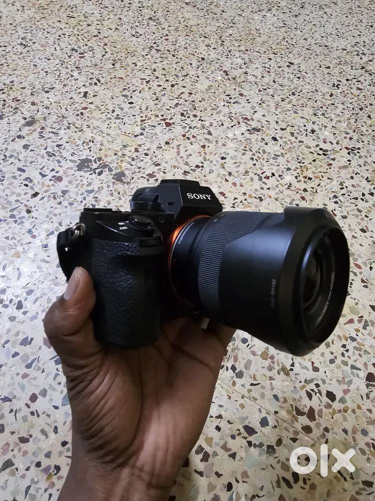 Sony A7II  urgent full frame dslr Kit - Full Frame DSLR + Accessories)