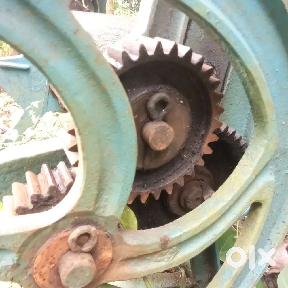 Rubber tapping mech