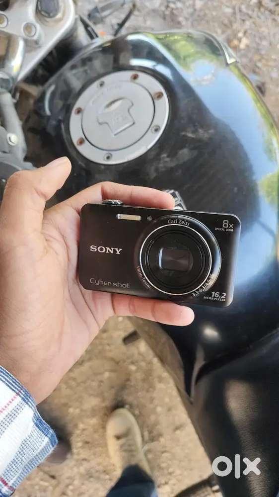 Sony Cybershot DSC-WX80 Digital Camera