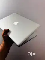 Apple MacBook Pro 8/256 - i5 Processor