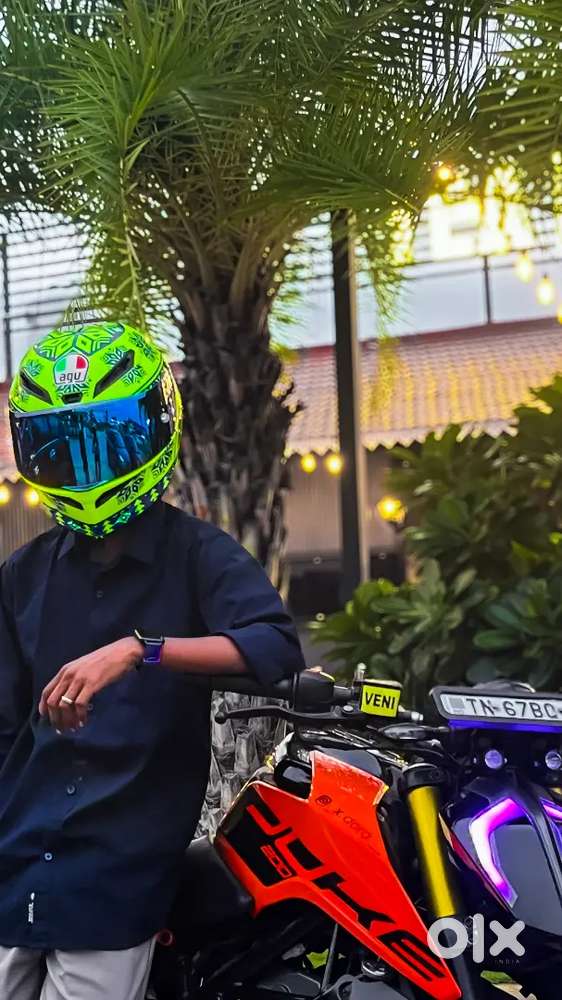 Agv replica brand new with blue visor m size