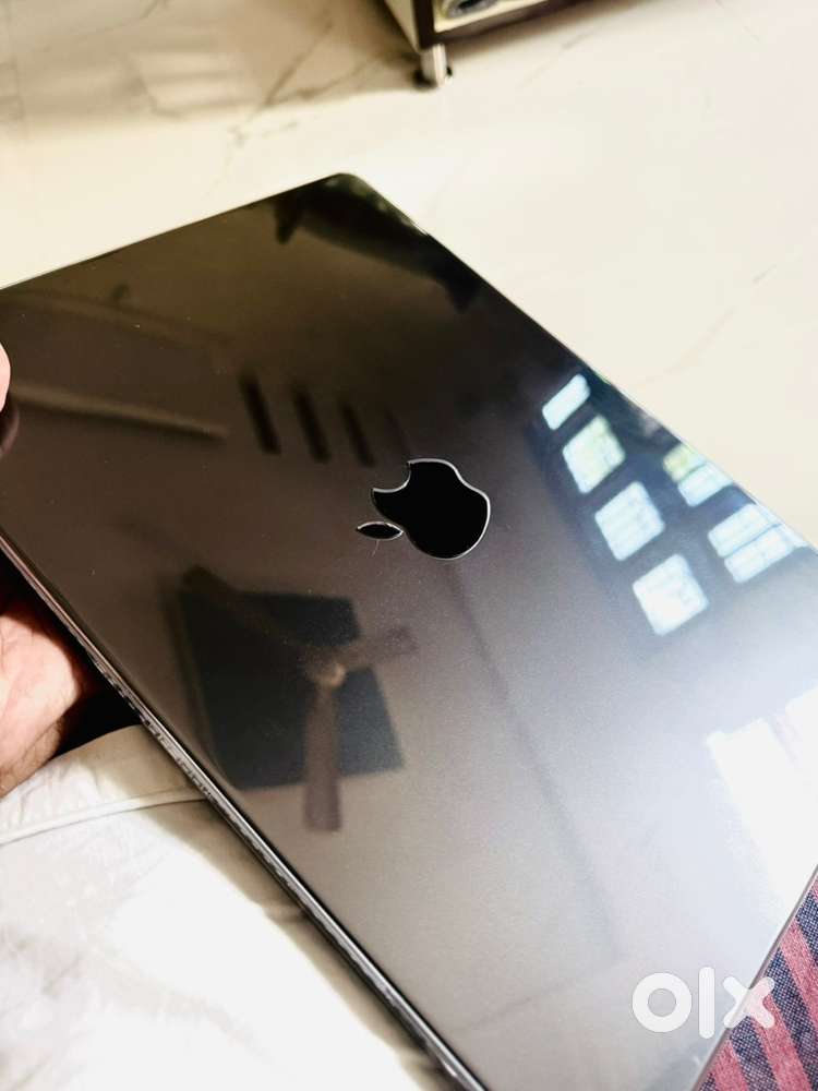 MaC Book Pro 512GB 16GB-with box available