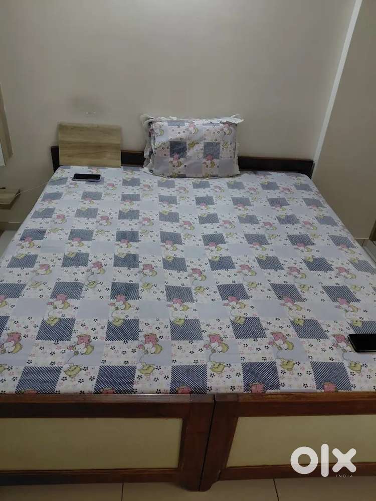 Box bed sagwood without mattress