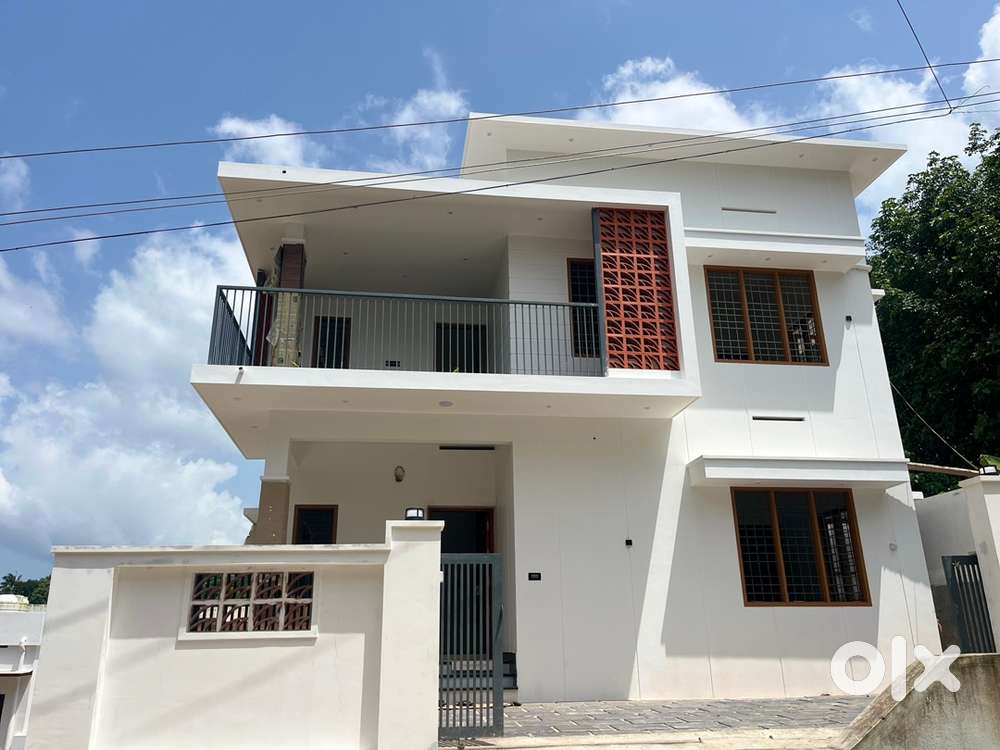 New House 1850sqft Njandoorkonam Near Main road
