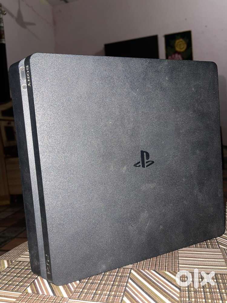  PS4 Slim 1TB - Excellent Condition  1 controller + games