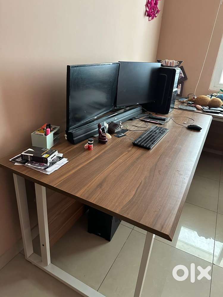 Computer table