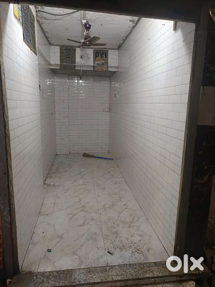 shop rent ya heavy deposit pe dena hai dargah road Amrut nagar