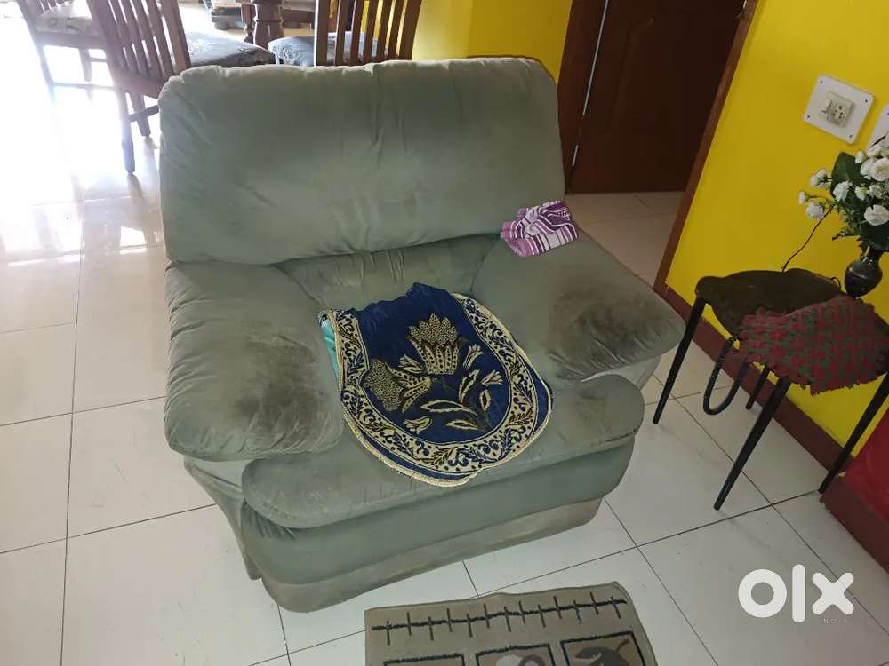 It is full smooth & soft sofa set very low price selling interested bu