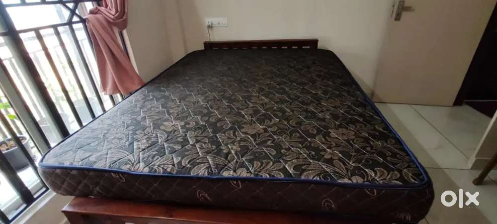 Family Queen size mattress 75 x 60