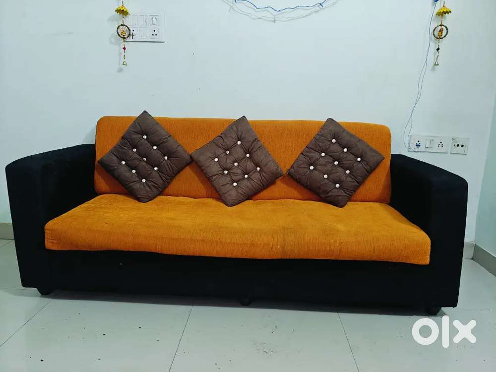 3 Seater Sofa in excellent condition at 4000