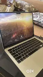 Macbook M3 8gb/256ssd 2024 top condition 98 percent battery health