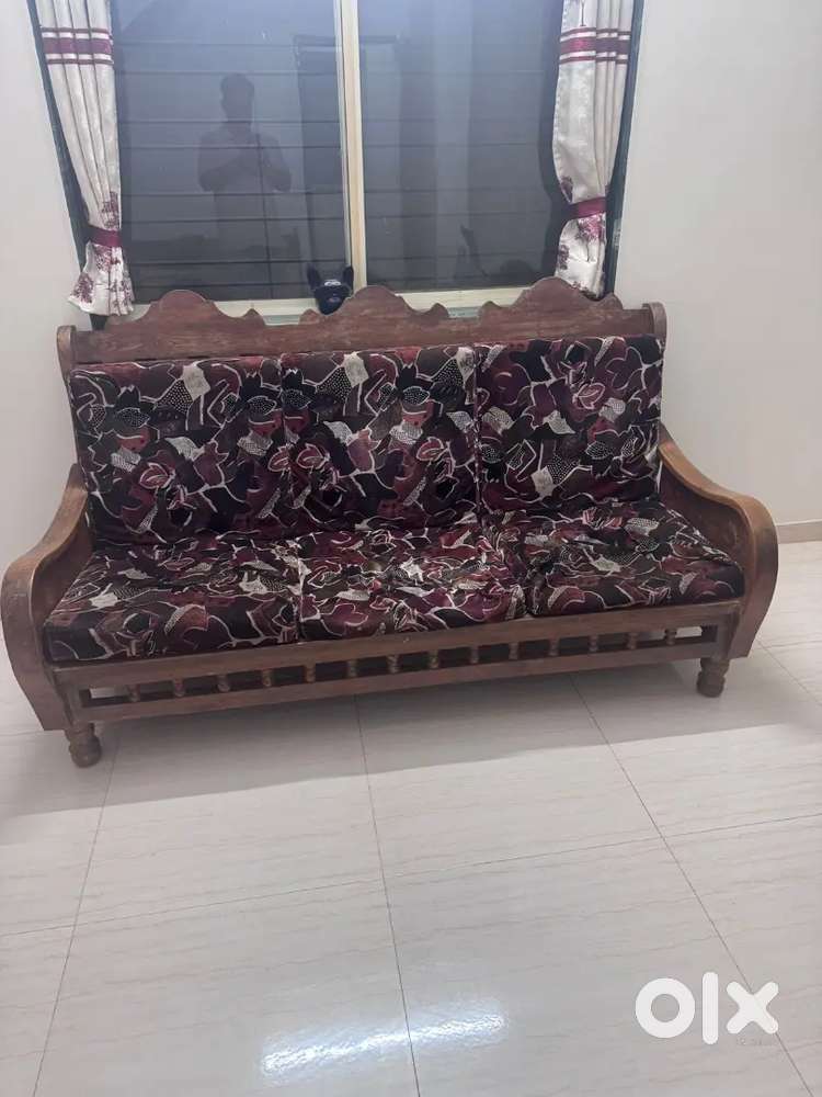Sofa set with centre table