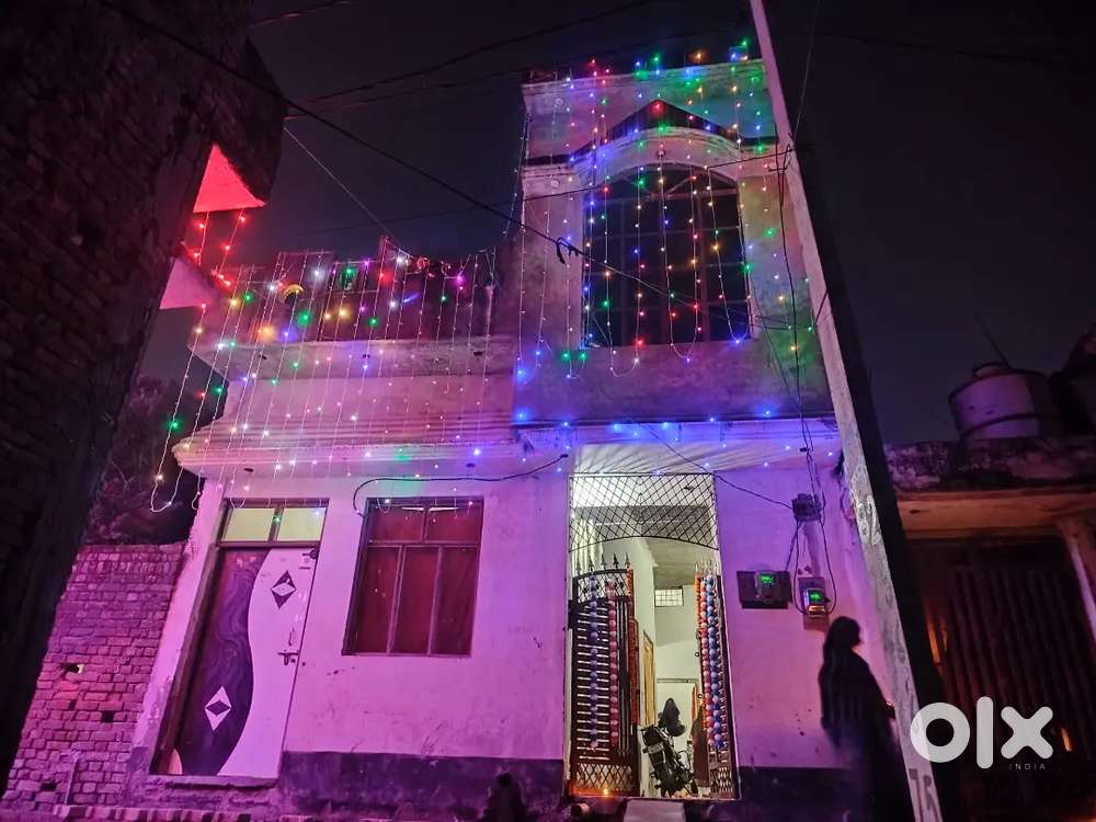 110 gaj ka makan ha light fetimg tanki feting sab kuch ready new road