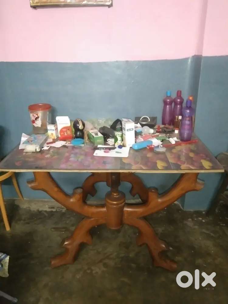 This table is good condition.