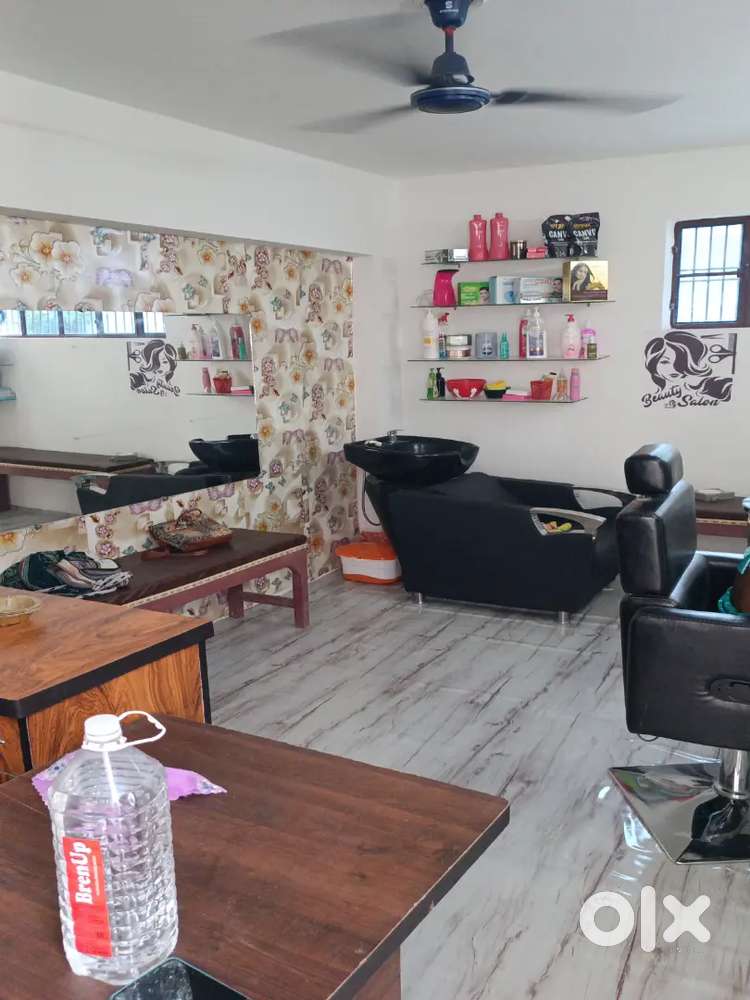 Rental space available for Salon (Ladies/Gents)..