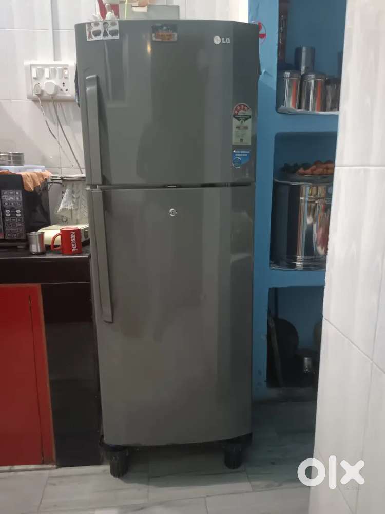 LG DOUBLE DOOR FRIDGE IN EXCELLENT WORKING CONDITION