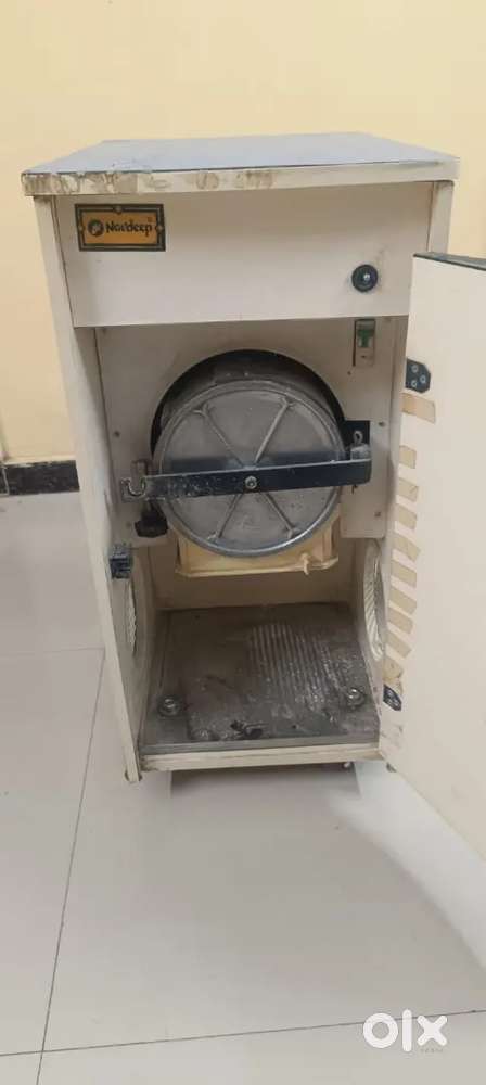 Flour mill grain grinder