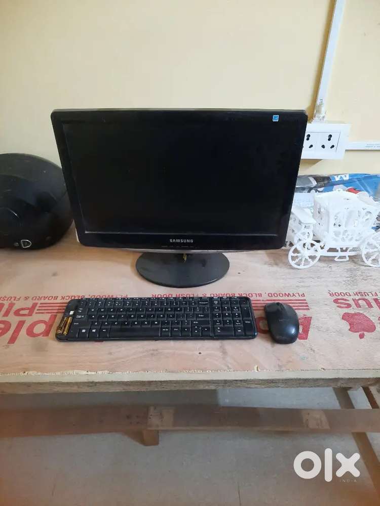 Computer and wairless keyboard and mouse