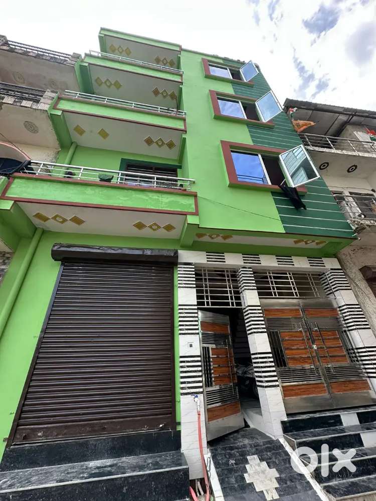 18 Rooms / 1 shop / 60000 + rent on main highway