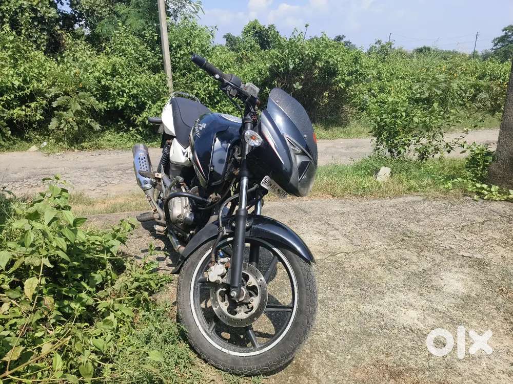 Bajaj pulsar 150 cc first owner black and white