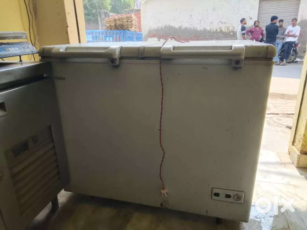 2 Cooling kandies and 1 Wright scale and 1 invertor