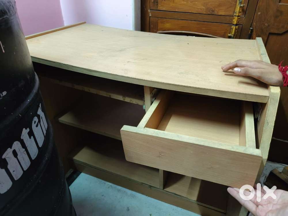 Computer table
