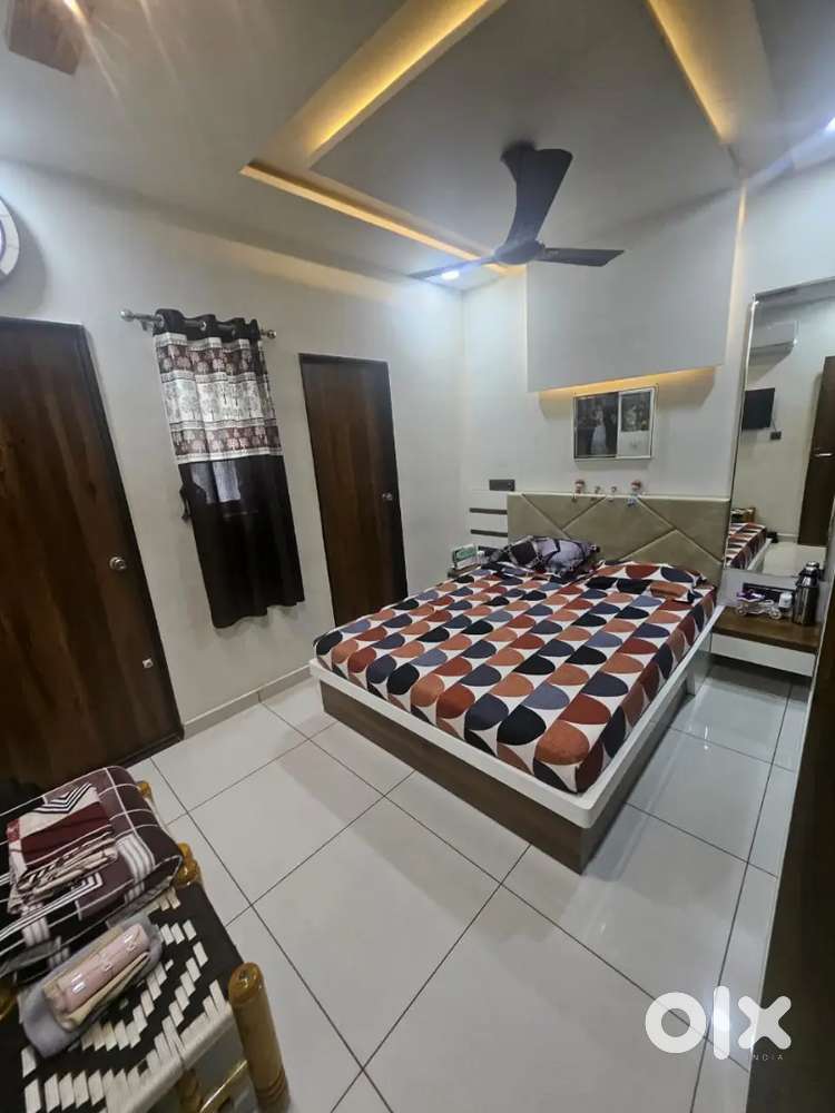 Rooms + kitchen available for girls group or single 93287718Twenty