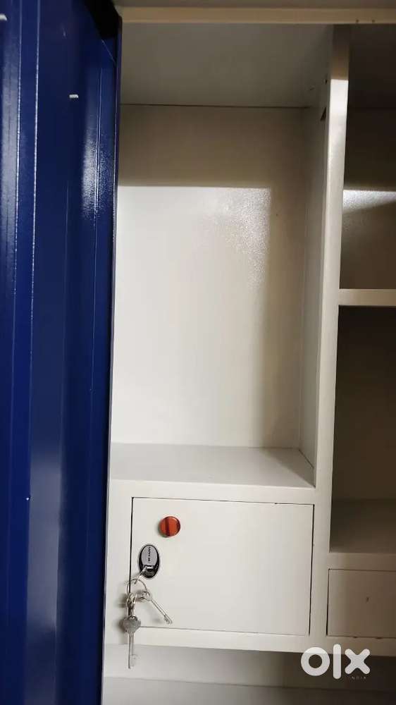 Wardrobe metal
