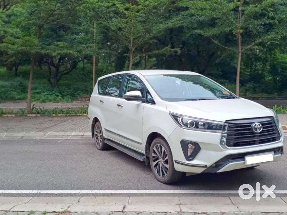 Toyota Innova Crysta 2.4 V 8 STR, 2025, Diesel