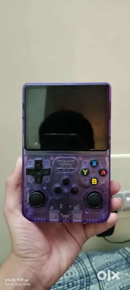 R36S gaming console with over 20000 thousand games