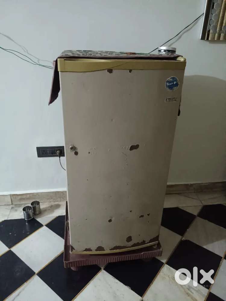 Whirlpool fridge for sale in mint condition, fully working condition.
