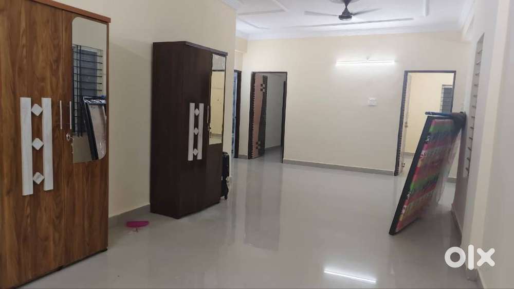 Independent 1 bedroom/ bathroom semi furnished for WORKING FEMALE