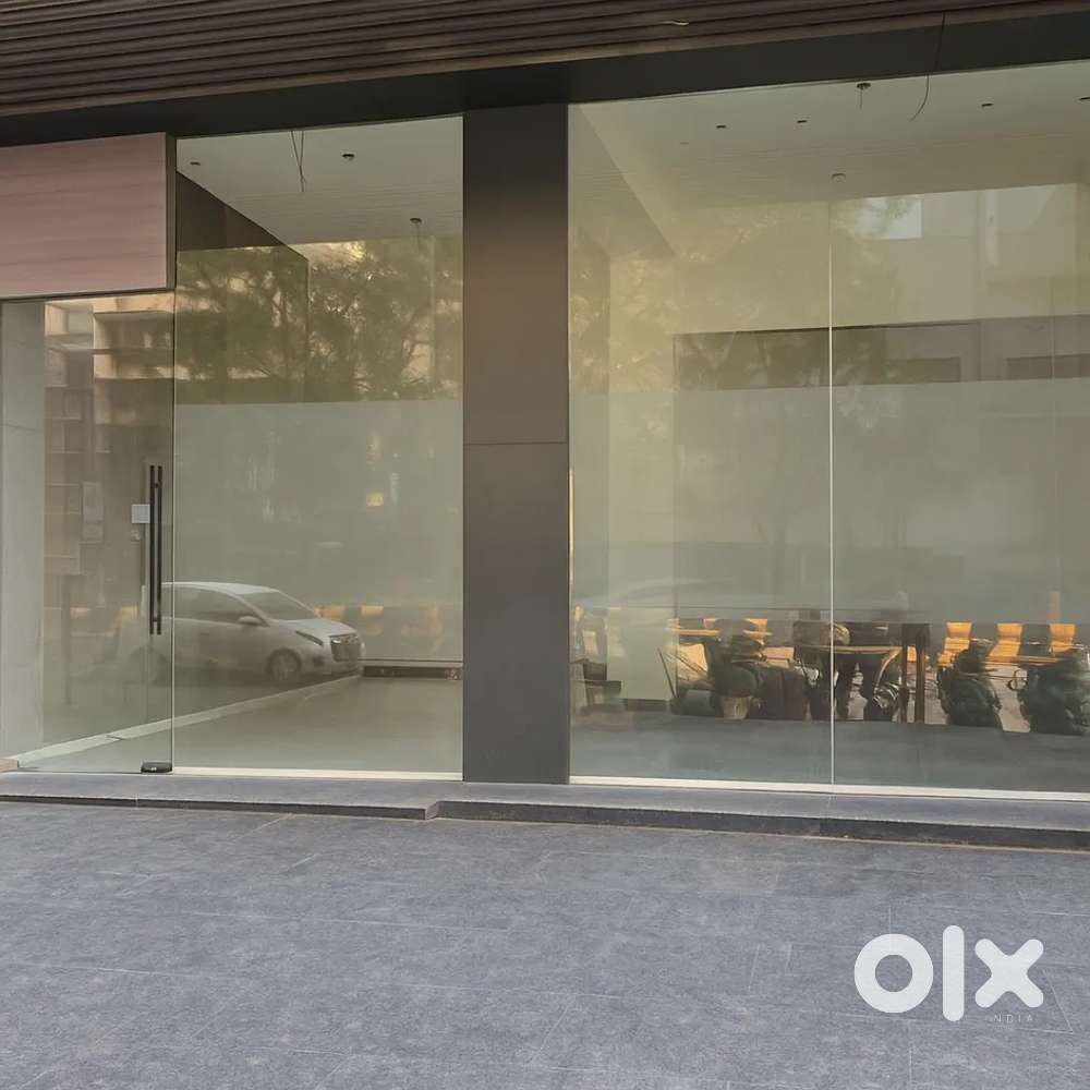 Shop available on rent near oshiwara metro