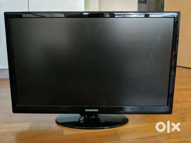Samsung LCD TV 24” Full HD  USB, VGA, AV  Wall Mount Included