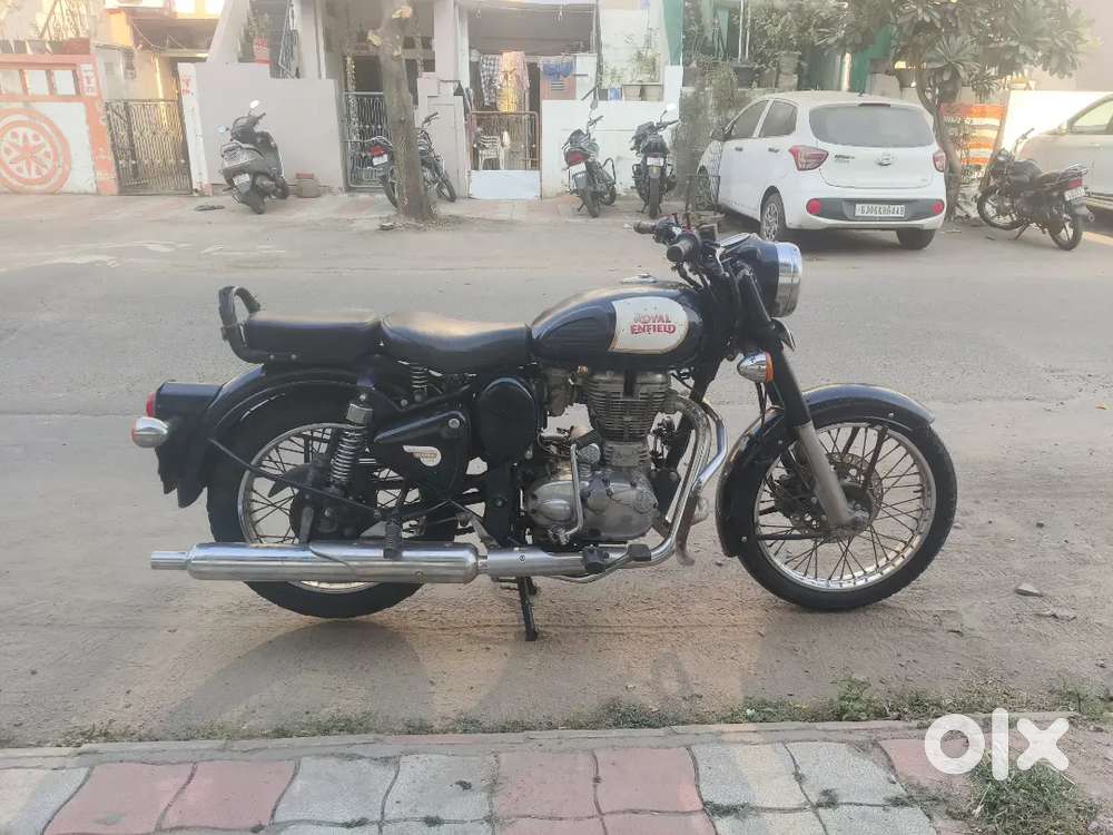 Royal enfield classic 350 black colour