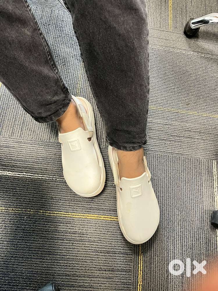 Puma clogs