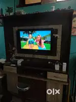 TV SHOW CASE