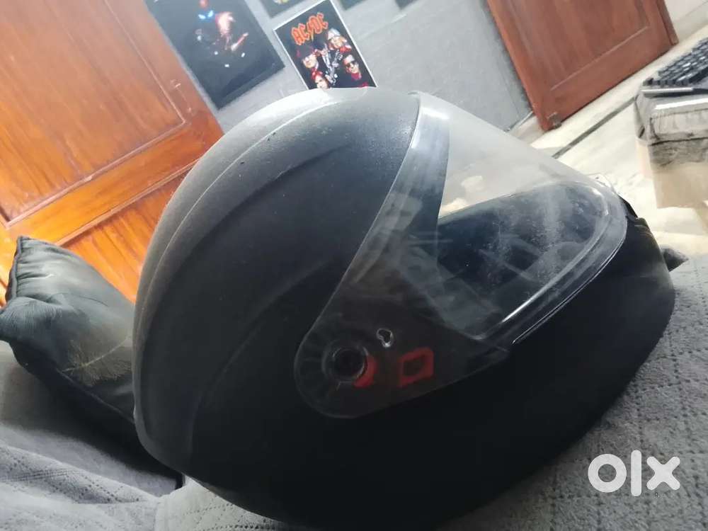 Selling 2 studds helmets which r in new condition