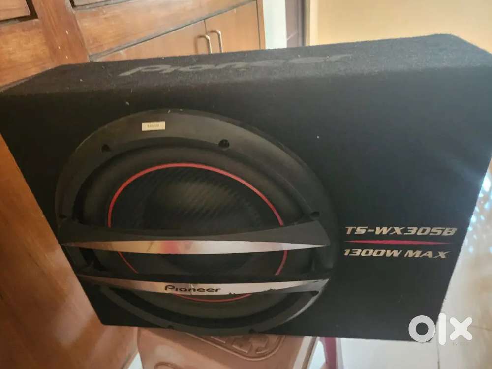 Pioneer sub woofer 1300W & Blaupunkt 2 channel Amplifier