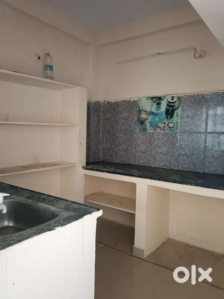 2bhk Flat for rent se Dena hai student's