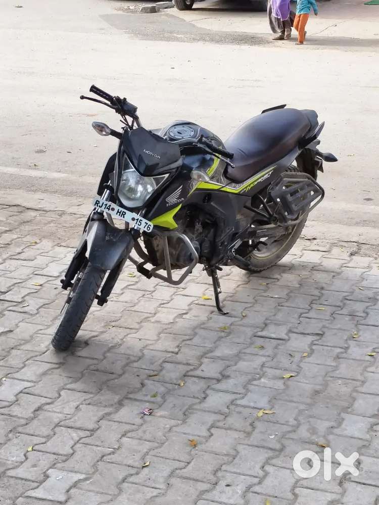 Mahindra XUV400 EV 2024