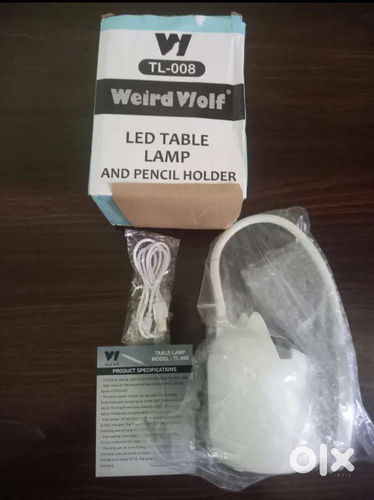 Wired wolf study table lamp
