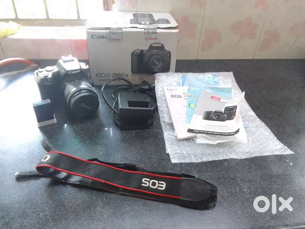 Canon 200DII with 3 lenses