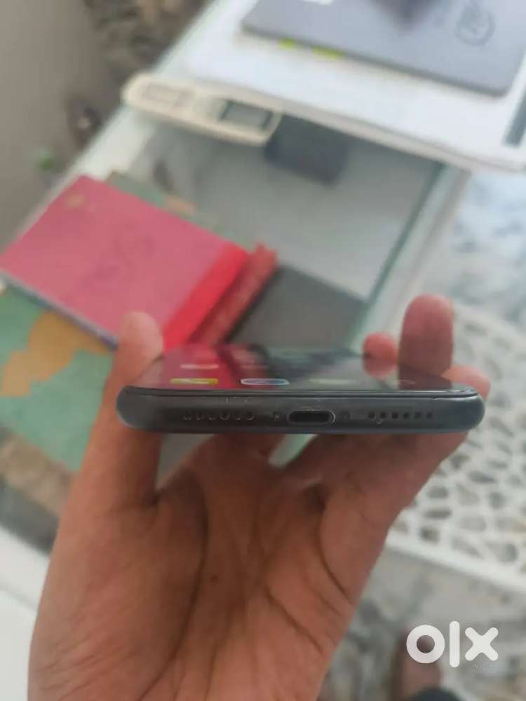iPhone xr 64 gb(9500) and samsung galaxy A51(4000)