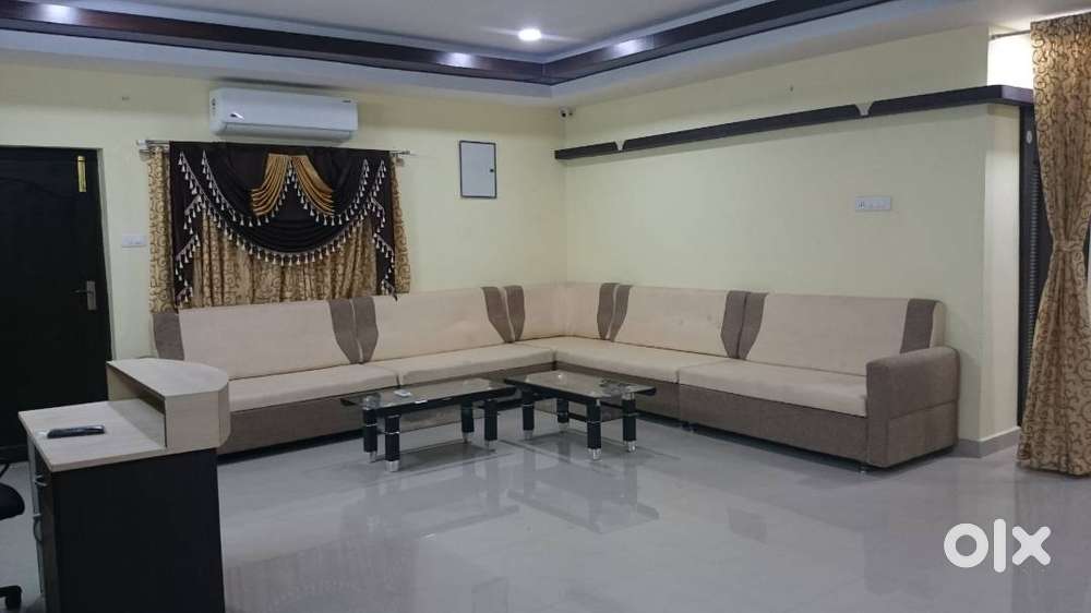 4 BHK Fully furnished Pent house for rent/Suryaraopet,Pushpa hotel cen