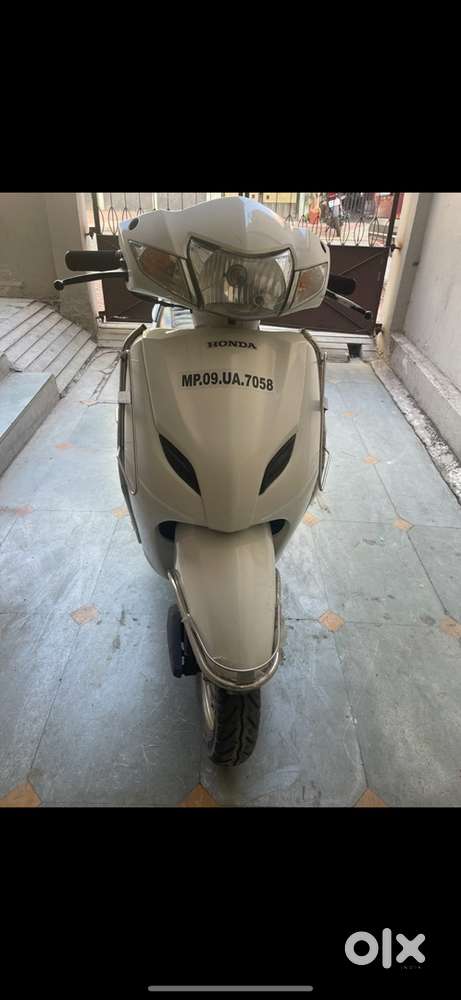 Honda activa single owner white colour less driven