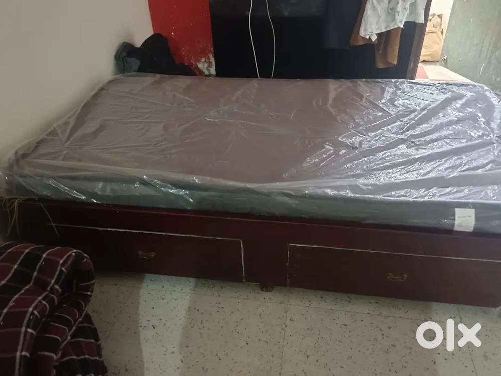 Single bed with two drawers