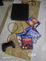 PS4 Slim with 5 games and 1 controller